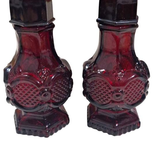 VTG Avon 1876 Cape Cod Collection Ruby Red Salt And Pepper Shakers Set NOB - Picture 2 of 8